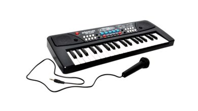 a 37-key keyboard with a detachable mic